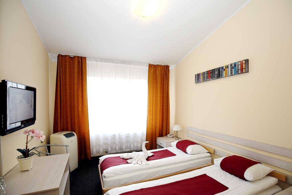 Отель Tomo Free Parking 3*